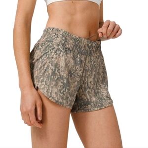 Lululemon Tracker Short V *4" Gritstone White Opal Multi